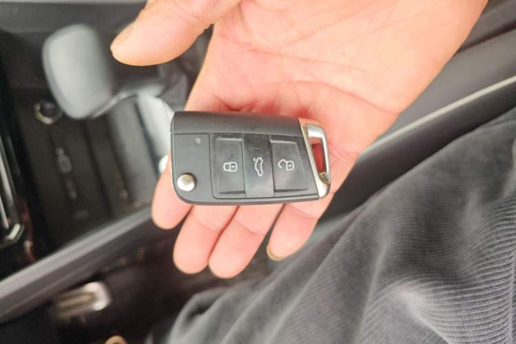 Used Volkswagen Tiguan L 2023 Restyled 330TSI Automatic Two-Wheel Drive R-Line Enhanced Comfort Version Vehicle Key