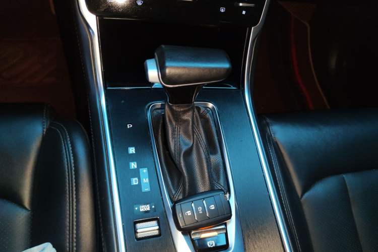 Used CHANGAN CS75 2020 280T DCT Luxury Model China VI Standard Gear Lever