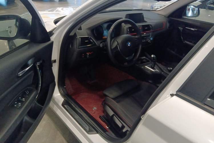 Used BMW 1 Series 2018 118i Sport Design Package
