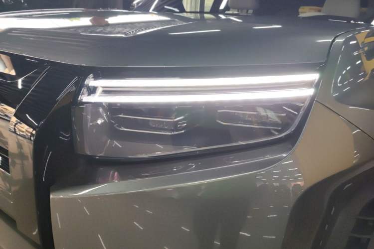 Used Formula Leopard Titanium 3 2025 501KM All-Wheel Drive Intelligent Driving Ultra Version
