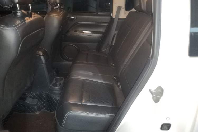 Used Jeep Compass 2014 Revised Version 2.0L Two-Wheel Drive Elite Edition Left Rear Seat