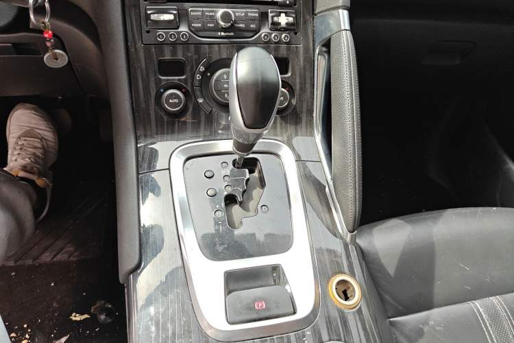 Used Peugeot 3008 2013 1.6THP Automatic Prestige Edition Gear Lever