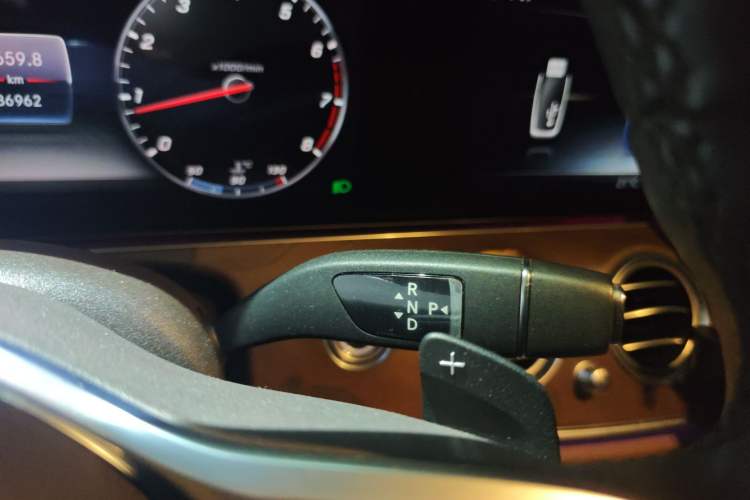 Used Mercedes-Benz E-Class 2020 Restyled E 300 L Exclusive Edition Gear Lever