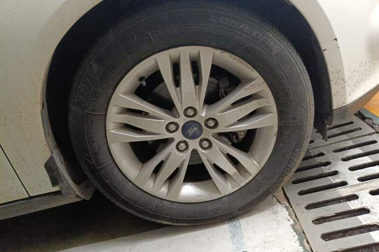 Used Ford Focus 2012 Sedan 1.6L Manual Comfort Model
