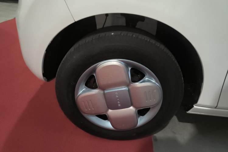 Used Geely Galaxy Panda 2024 Panda Mini 200km Endurance Bear Left Front Wheel Hub