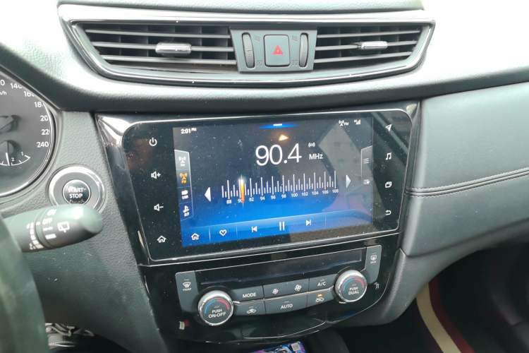 Used Nissan X-Trail 2019 2.0L CVT Smart Connect Comfort Edition 2WD Audio And AC Panel