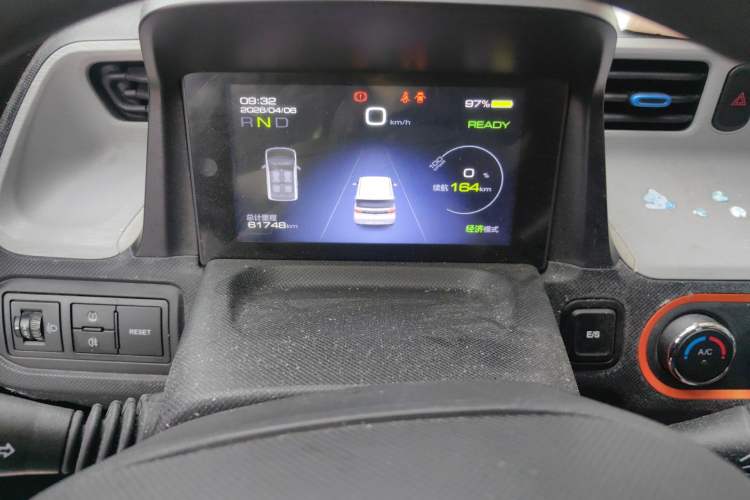 Used Wuling Hongguang MINIEV 2020 Enjoyment Model Lithium Iron Phosphate Odometer Close Up