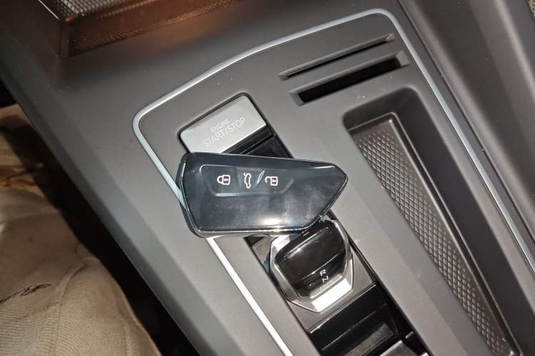 Used Volkswagen Golf 2025 300TSI R-Line Interior 1