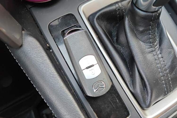 Used Mazda CX-4 2018 2.0L Automatic Two-Wheel Drive Blue Sky Dynamic Version China V Standard Vehicle Key