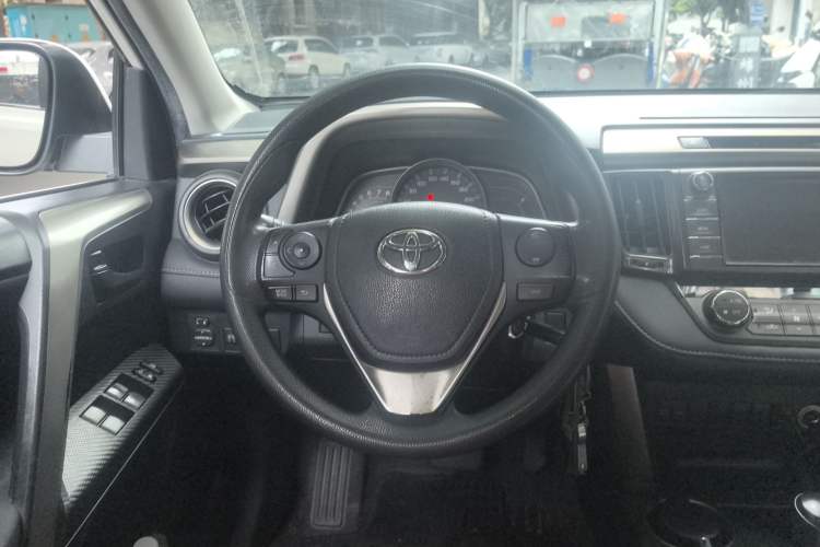 Used Toyota RAV4 2015 2.0L CVT Two-Wheel Drive Fashion Edition Steering Wheel