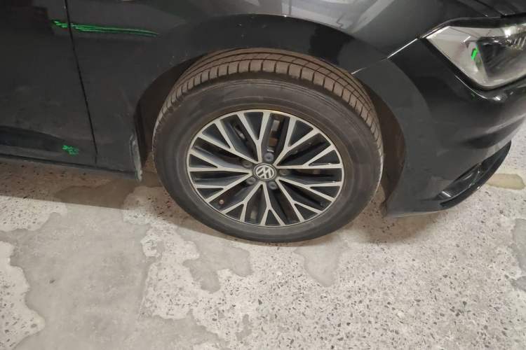 Used Volkswagen Sagitar 2021 280TSI DSG Comfort Connect Edition Right Front Wheel Hub
