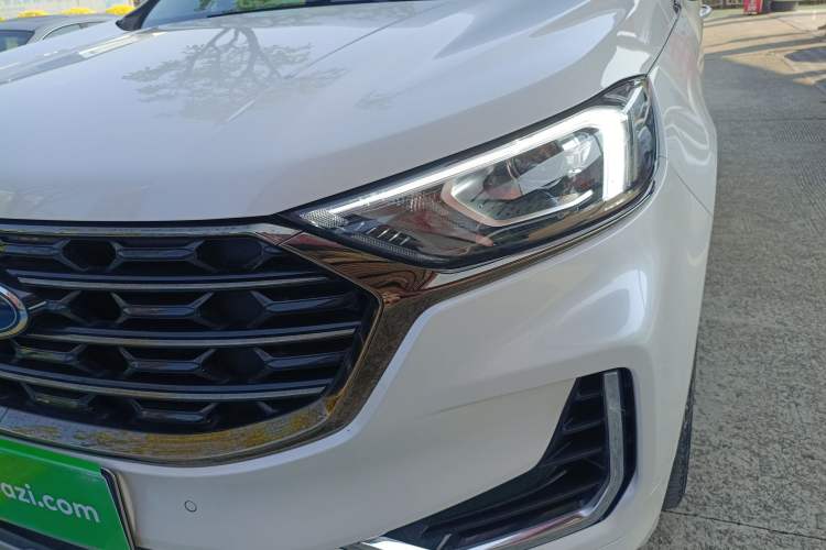 Used Ford Edge 2021 PLUS EcoBoost 245 Two-Wheel-Drive Titanium 7-Seater
