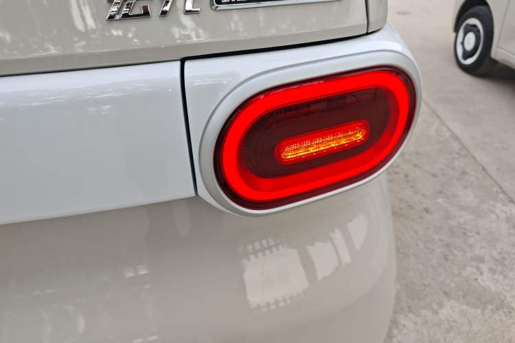 Used Wuling Hongguang MINIEV 2024 3rd Generation 215km Youth Edition Right Rear Taillight