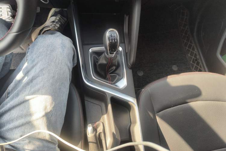 Used Livan X3 PRO 2022 1.5L Manual Little Cutie
