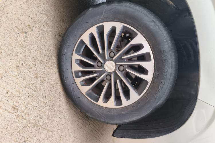 Used Dongfeng Fengon 380 2022 1.5L Comfort-Class Passenger Vehicle (Spiral Spring) – 7 Seats