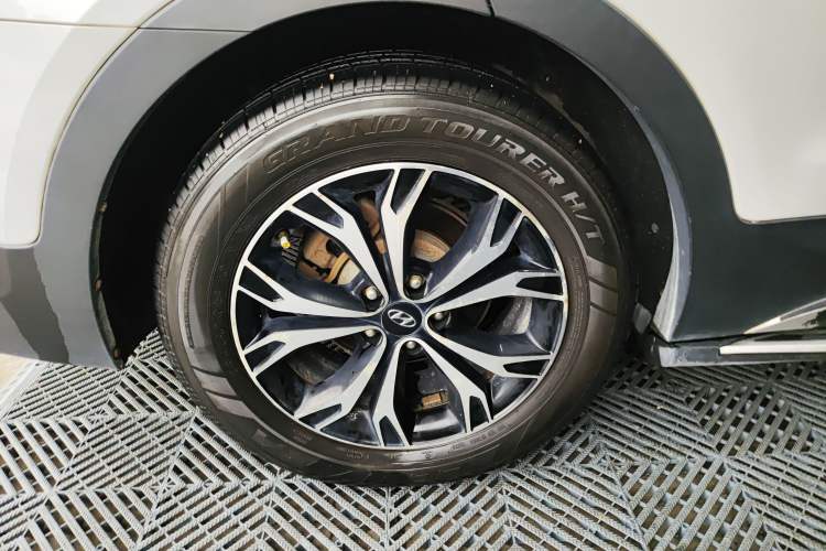 Used Hyundai Santa Fe 2017 2.4L Automatic Two-Wheel Drive Smart Version 5 Seats
