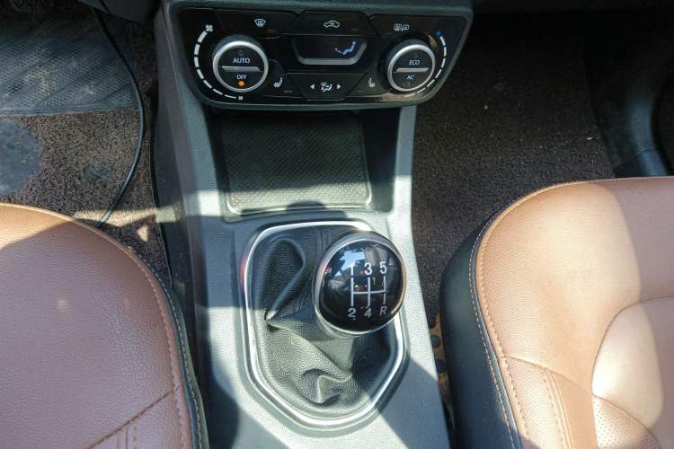 Used FAW Senya R7 2016 1.6L Manual Luxury Version
