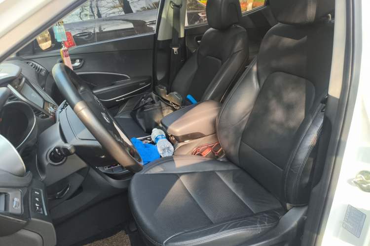 Used Hyundai Santa Fe 2015 2.0T Automatic Two-Wheel Drive Smart Version 5 Seats