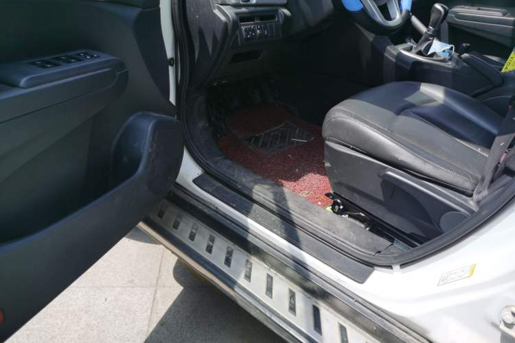 Used Dongfeng Aeolus AX7 2015 2.0L Manual Zhiyi Trim
