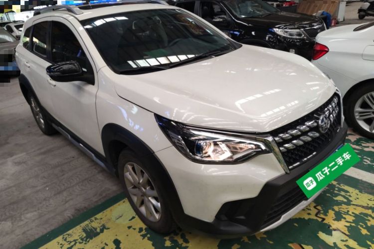 Used Venucia T70 2020 2.0L CVT Elite Edition China VI Standard Front Right 45 Deg