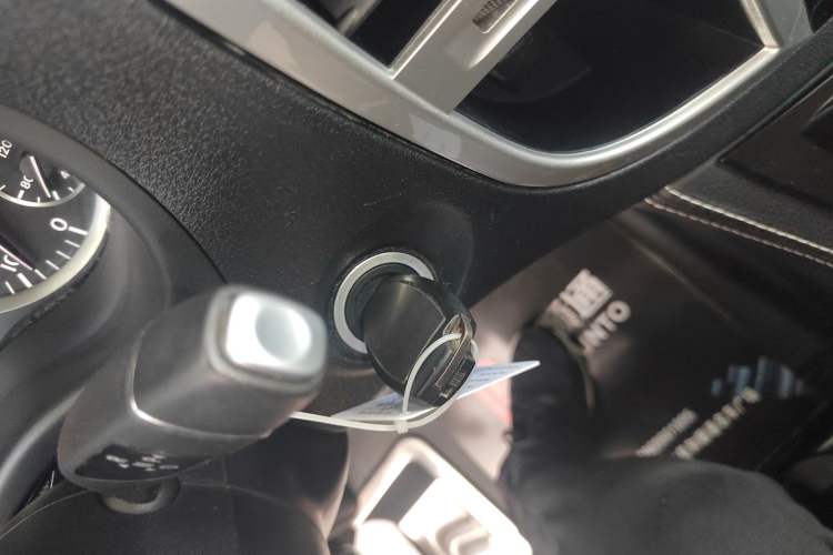 Used Mercedes-Benz Vito 2018 2.0T Elite Version 7 Seats China VI Emission Standard
