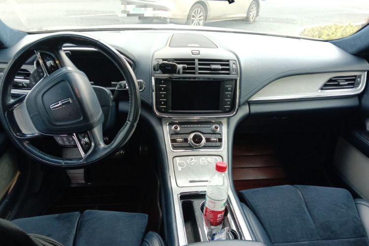 Used Lincoln Continental 2017 3.0T Four-Wheel Drive Presidential Edition Center Console