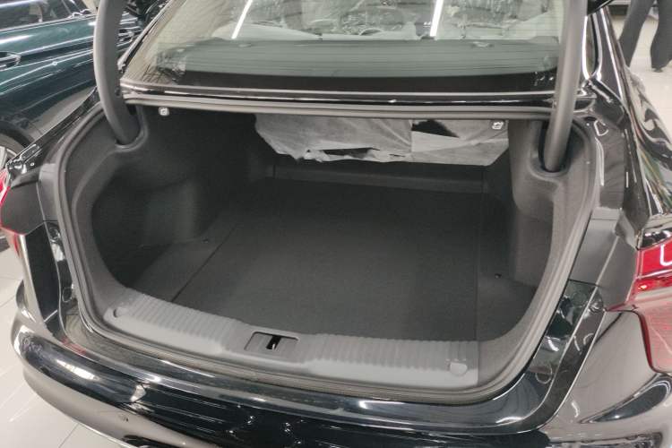 Used Hongqi H5 2025 1.5T DCT Qiyun 500 000th Unit Commemorative Edition Trunk