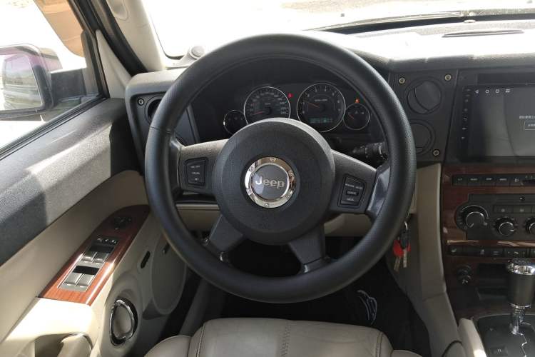 Used Jeep Commander Classic 2007 5.7