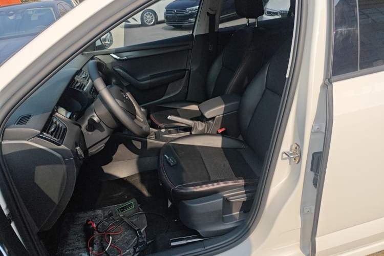 Used Skoda Octavia 2017 Classic Model 1.6L Manual Standard Edition
