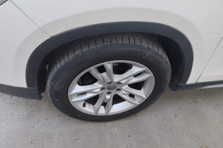 Used Brilliance V5 2012 1.6L Manual Luxury Model Left Front Wheel Hub