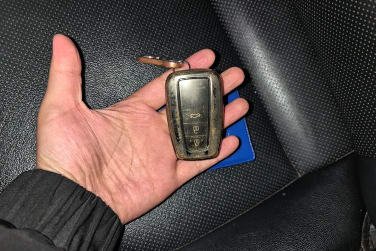 Used Toyota Camry 2019 Dual-Engine 2.5 HG Luxury Edition China VI Standard