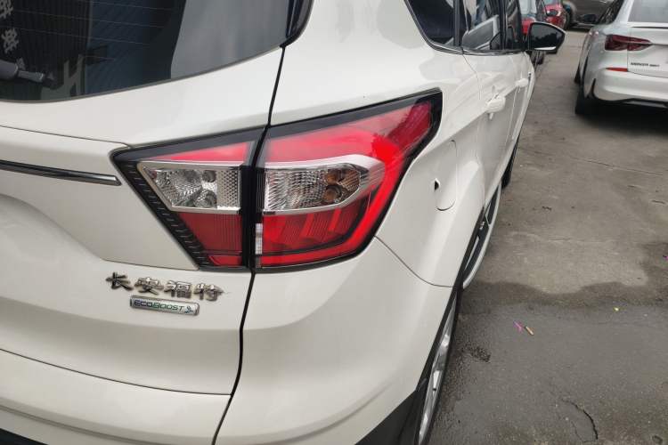Used Ford Kuga 2018 EcoBoost 180 Two-Wheel-Drive Platinum Edition
