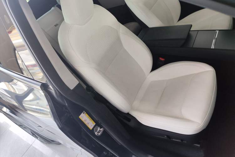 Used Tesla Model Y 2025 Rear-Wheel-Drive Version
