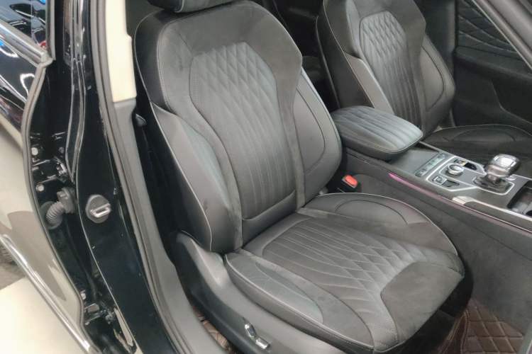 Used Hongqi HS5 2022 Facelifted Version 2.0T Smart Connect Flagship All-Wheel-Drive Edition