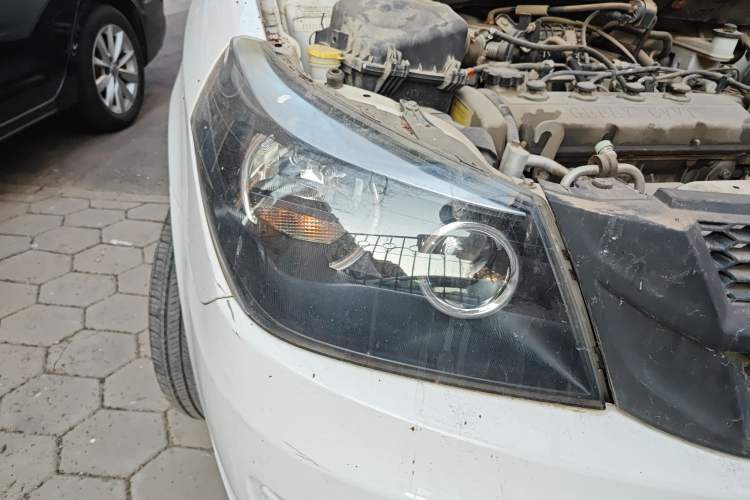Used Geely Auto Diamond 2014 Sedan 1.5L Manual Entry-Level Model Right Front Headlight