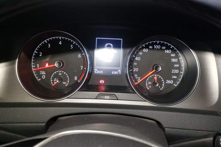 Used Volkswagen Golf 2016 230TSI Automatic Comfort Version Odometer Close Up