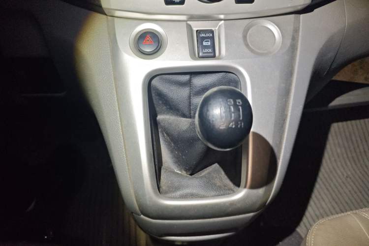 Used Nissan NV200 2013 1.6L Luxury Model China IV Standard