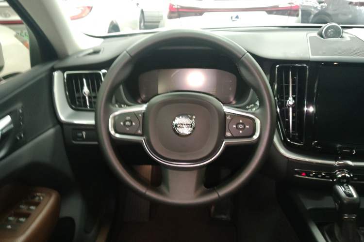 Used Volvo XC60 2021 T5 4x4 Smart Luxury Edition