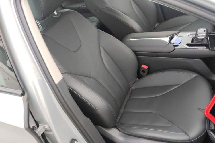 Used Hongqi E-QM5 2022 431 km Charge & Enjoy Edition
