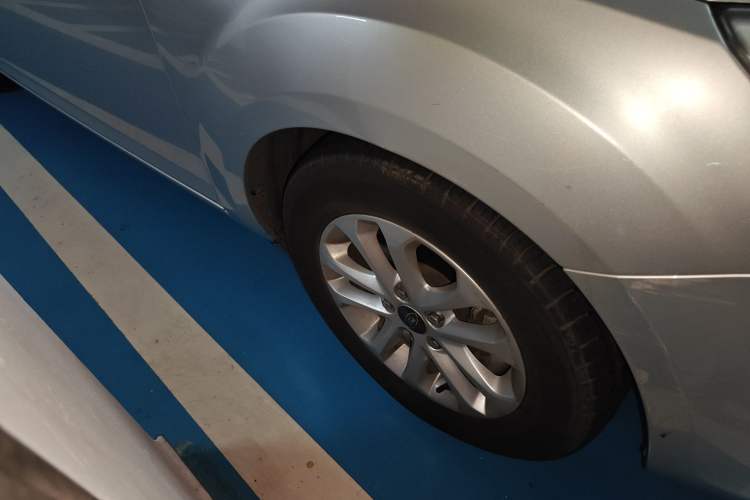 Used Ford Focus 2013 Sedan Classic 1.8L Automatic Base Model Right Front Wheel Hub