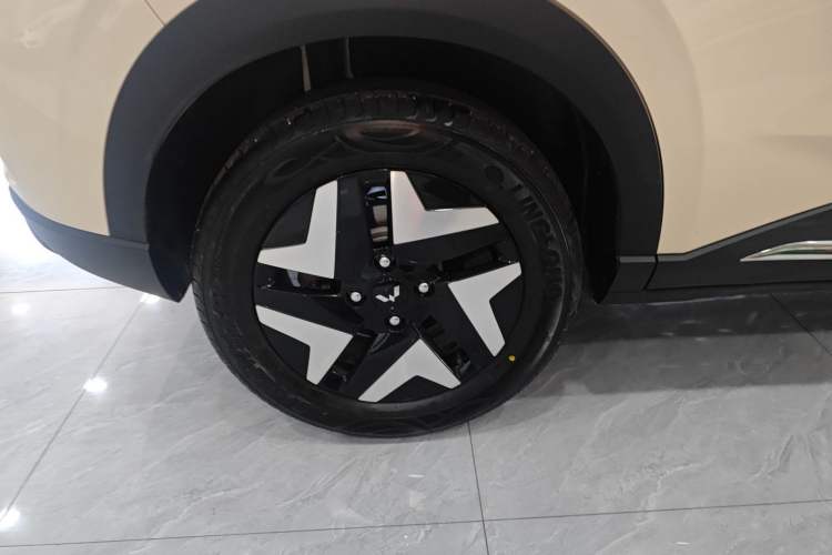 Used Wuling Bingo S 2025 Model 430km Flagship Edition Right Rear Wheel Hub