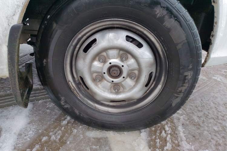 Used JMC Fushun 2023 2.0T Manual Short-Wheelbase Mid-Height Commercial Multi-Purpose 5-Seater Passenger Vehicle