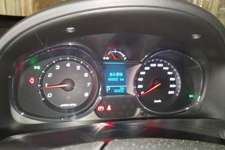 Used Chevrolet Captiva 2015 2.4L 4x4 Flagship Edition 7-Seater
