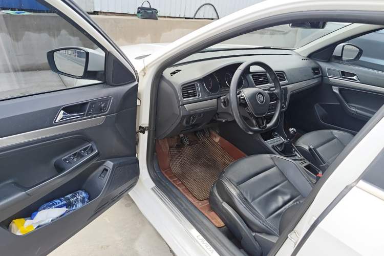 Used Volkswagen Lavida 2015 1.6L Manual Comfort Edition Driver Seat