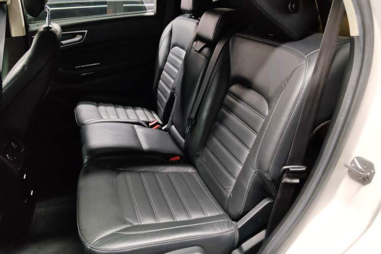 Used Ford Edge 2015 2.0T GTDi Two-Wheel-Drive High-Line Version Left Rear Seat