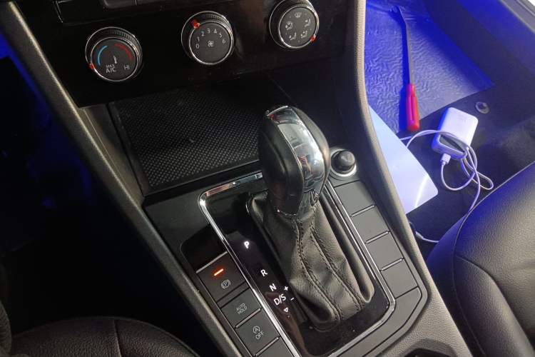 Used Volkswagen Bora 2021 1.5L Automatic Comfort Smart Connect Edition Gear Lever