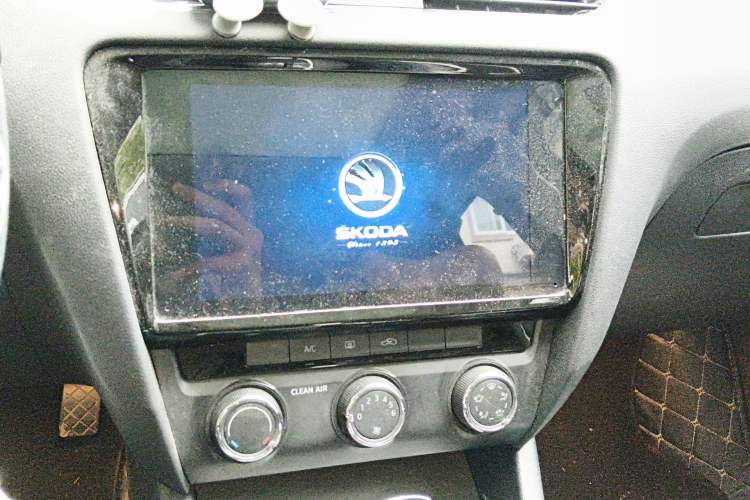 Used Skoda Octavia 2020 1.5L Automatic SmartDrive Luxury Edition Audio And AC Panel