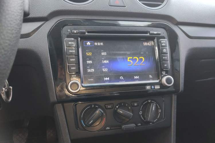 Used Volkswagen Jetta 2015 Value Edition 1.6L Manual Fashionable Style Audio And AC Panel