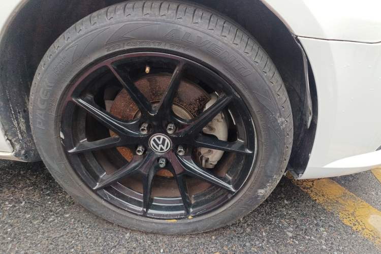 Used Volkswagen FAW-Volkswagen CC 2010 2.0 TSI Luxury Model Right Front Wheel Hub