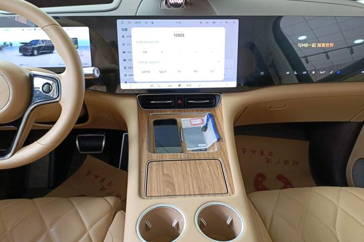 Used Hima AITO M8 2025 Extended-Range Max+ Version 53.4 kWh 5-Seater Edition Audio And AC Panel